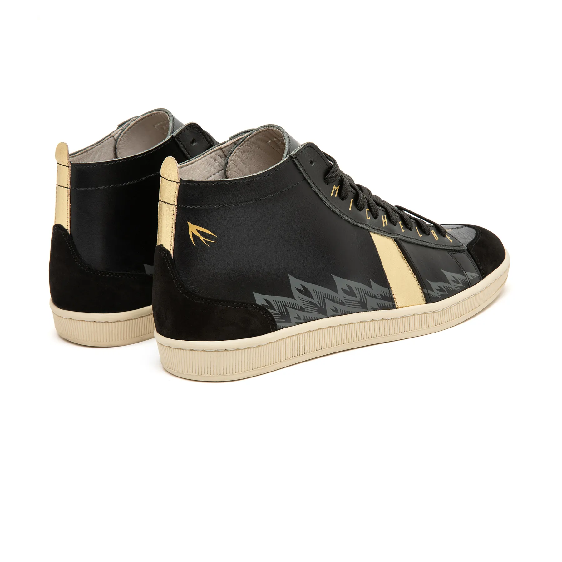 Packshot d’une paire de baskets montantes en cuir