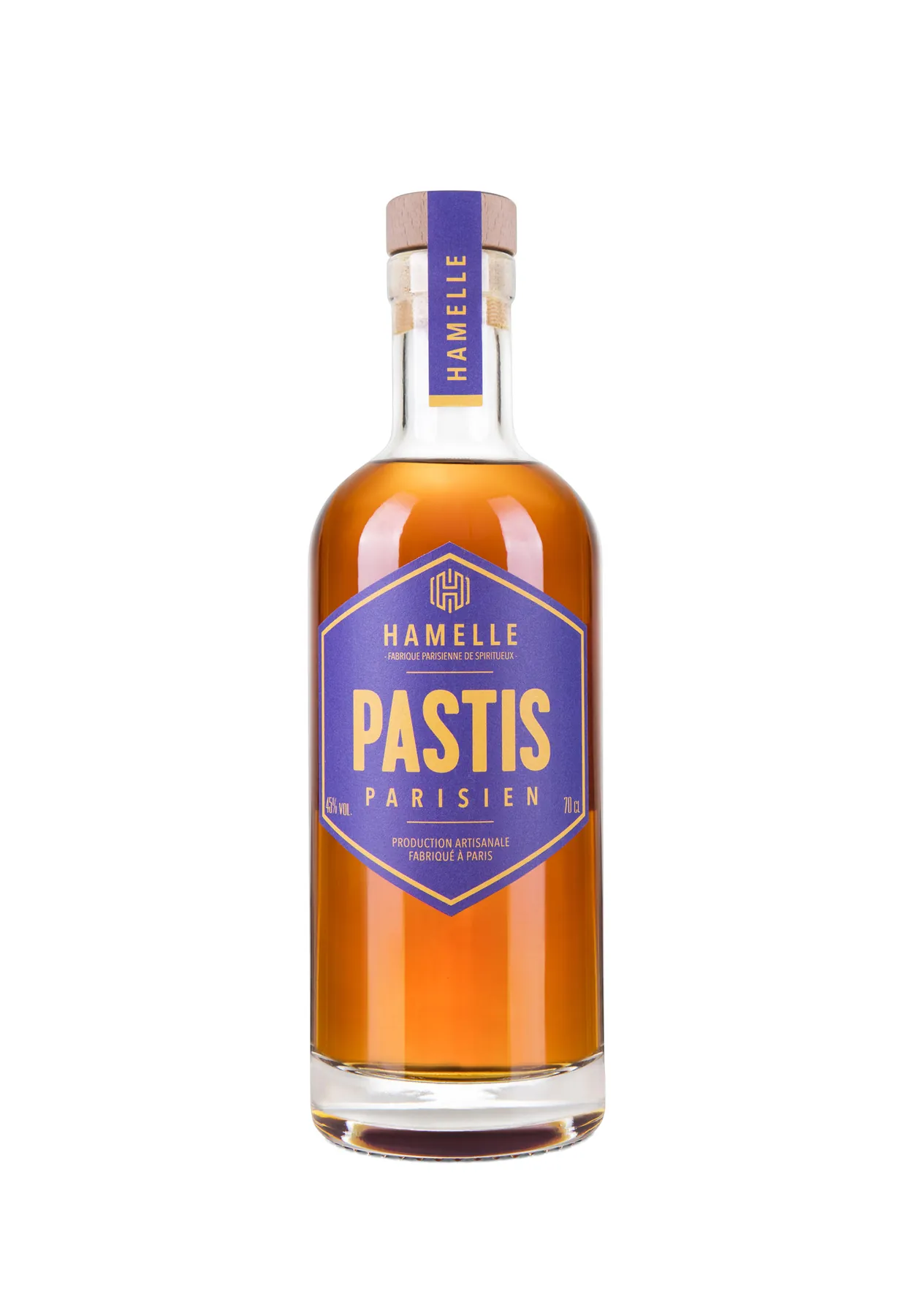 Packshot d’une bouteille de pastis sur fond blanc